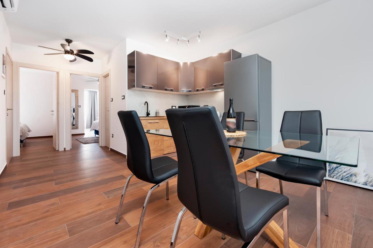 Apartments Sanja-New Renovated โรวีน ภายนอก รูปภาพ