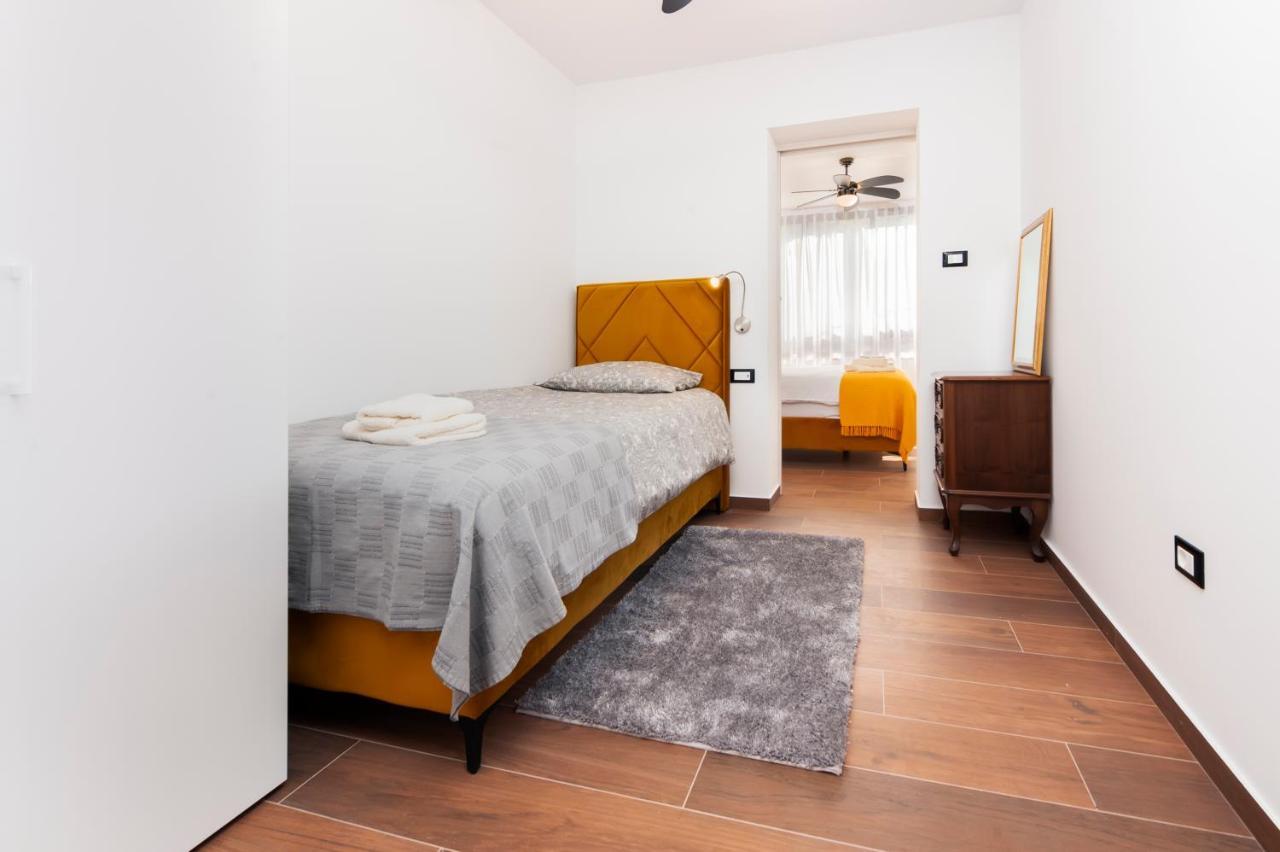 Apartments Sanja-New Renovated โรวีน ภายนอก รูปภาพ